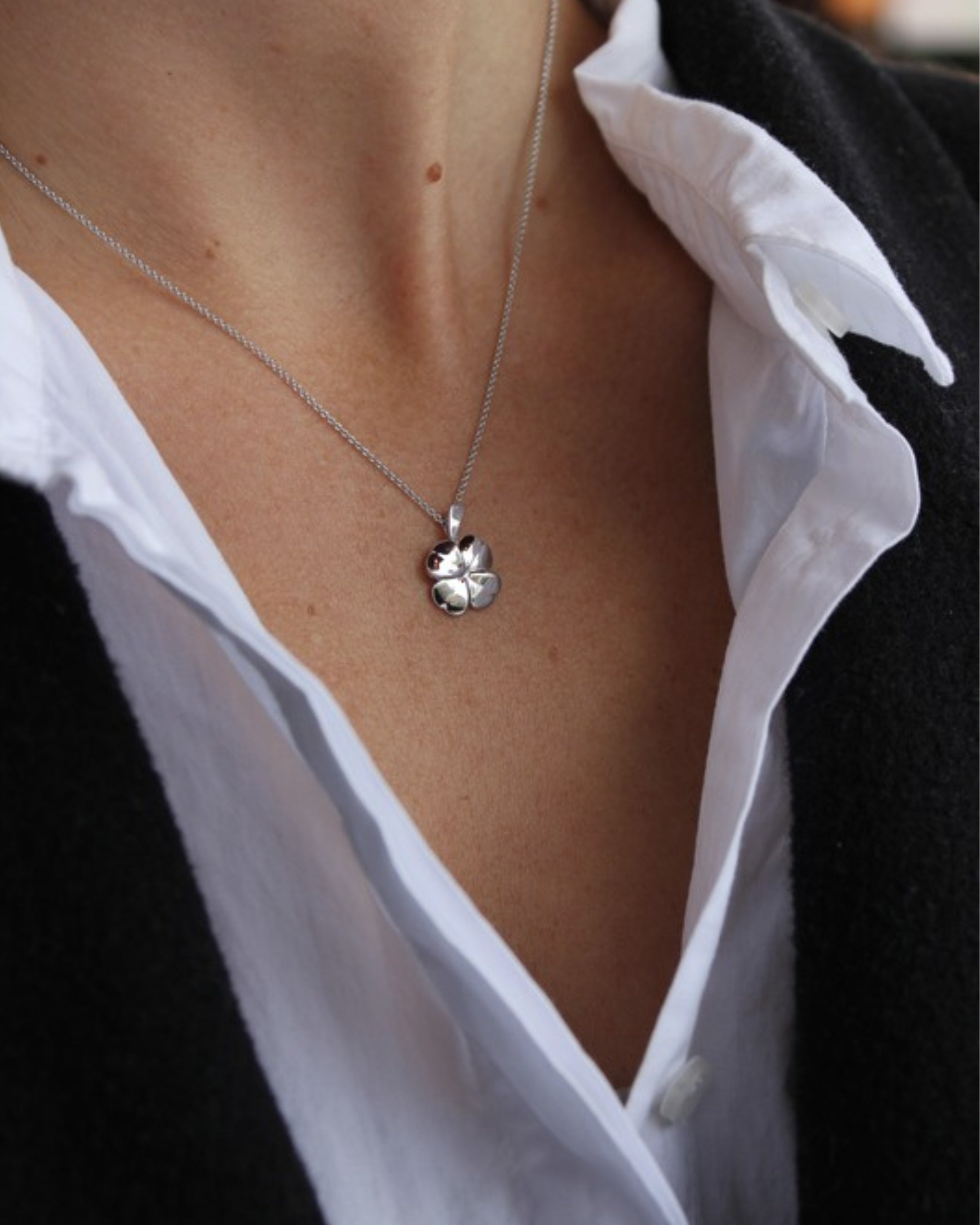 Guldsmedehåndværk i værkstedet hos Dirks Jewellery
