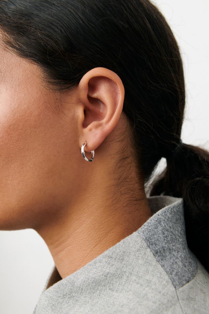 Spirit Huggies Forgyldt Messing – fra Pernille Corydon | Dirks Jewellery