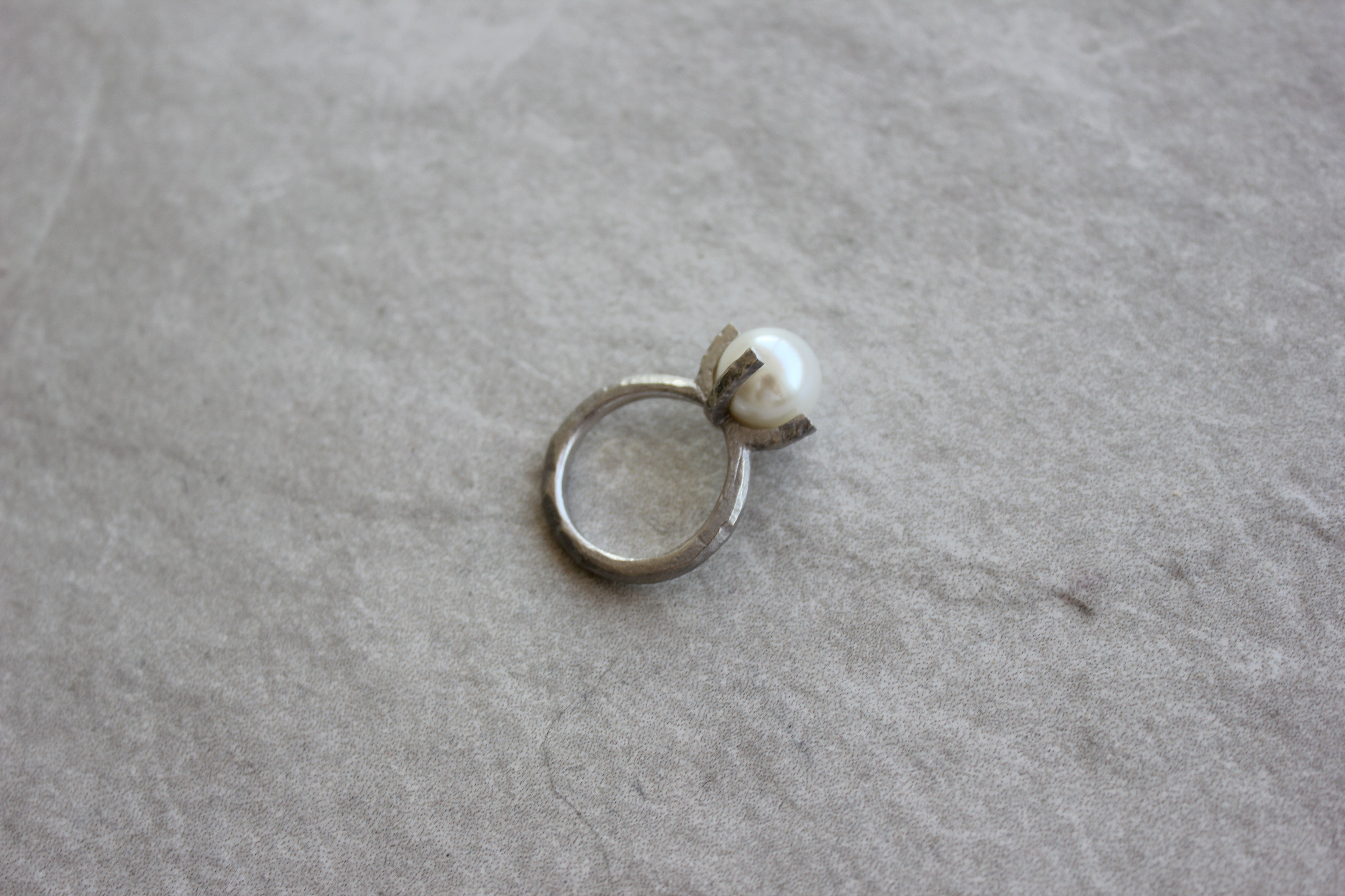 Barok, 14K hvg m. fwp 10mm. – fra Dirks Jewellery | Dirks Jewellery