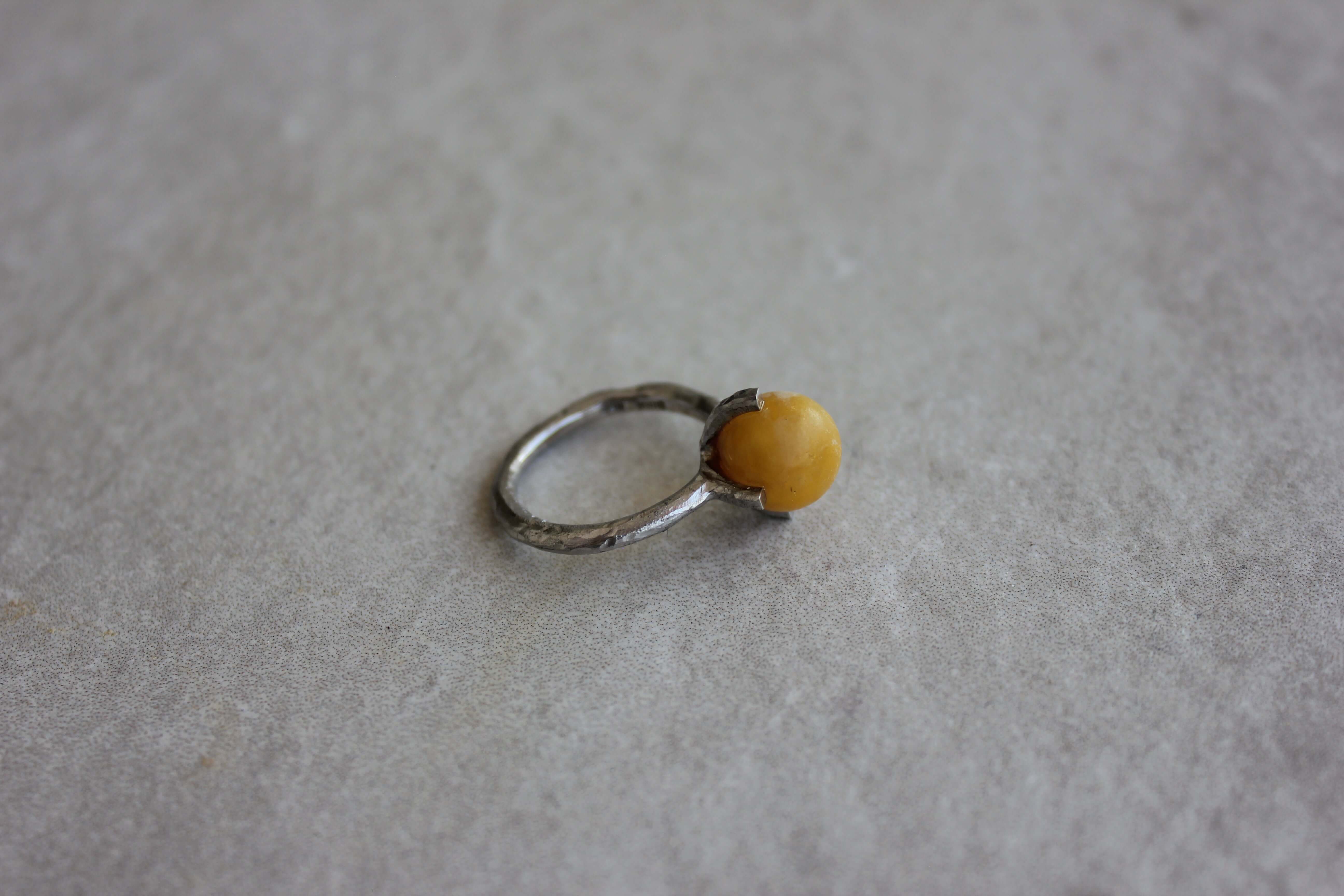 Barok Rav Ring 14K Hvidguld – Ægte håndværk fra Dirks Jewellery