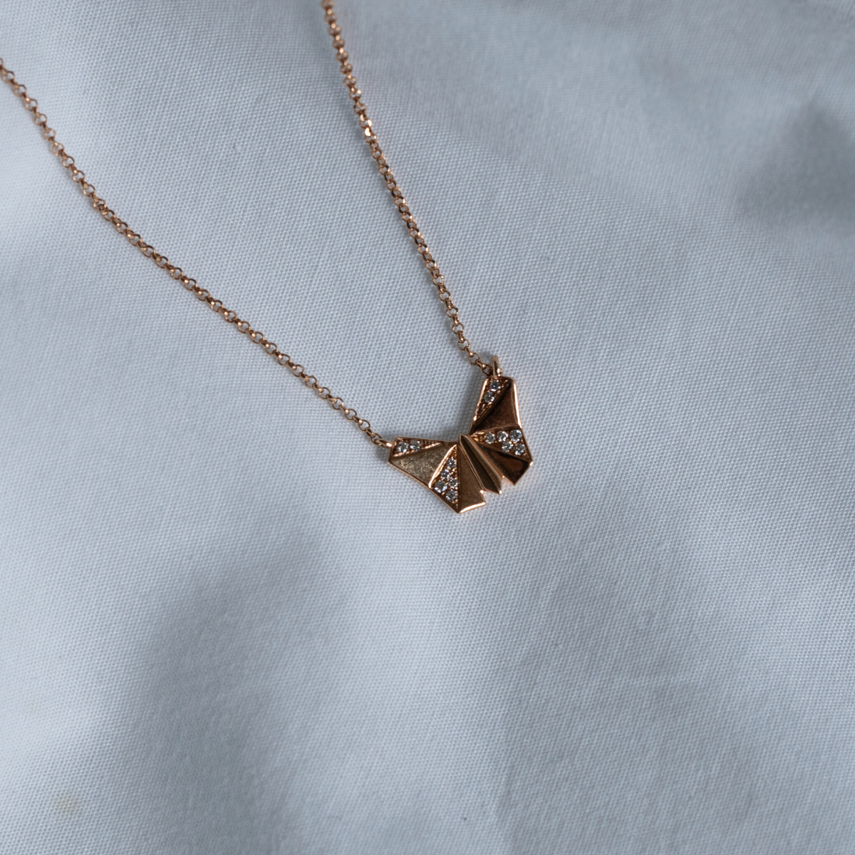 Collier, 18K m. sommerfugl – fra Dirks Jewellery | Dirks Jewellery