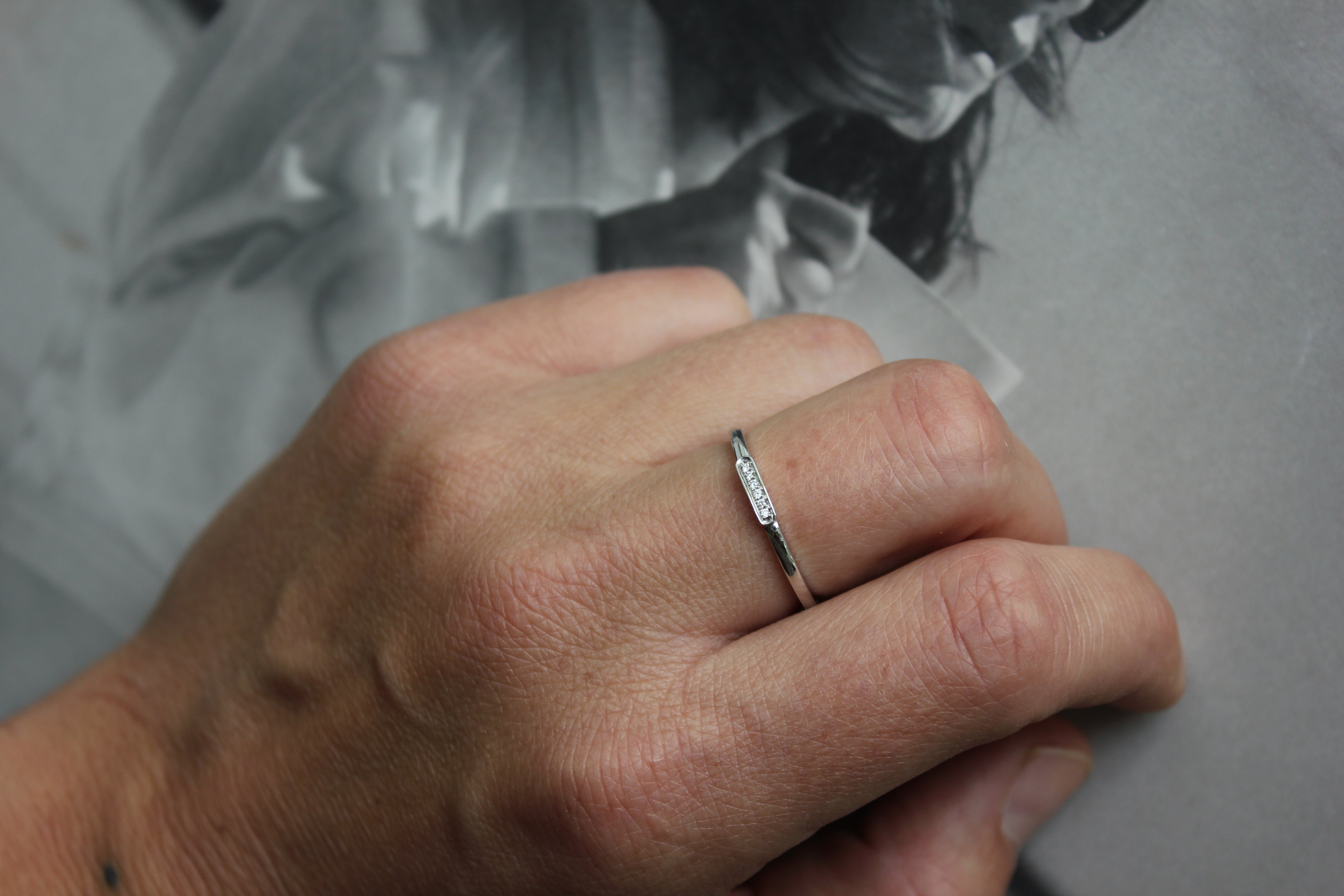 Curve, ring, 585WG, 0.03ct – fra Dirks Jewellery | Dirks Jewellery