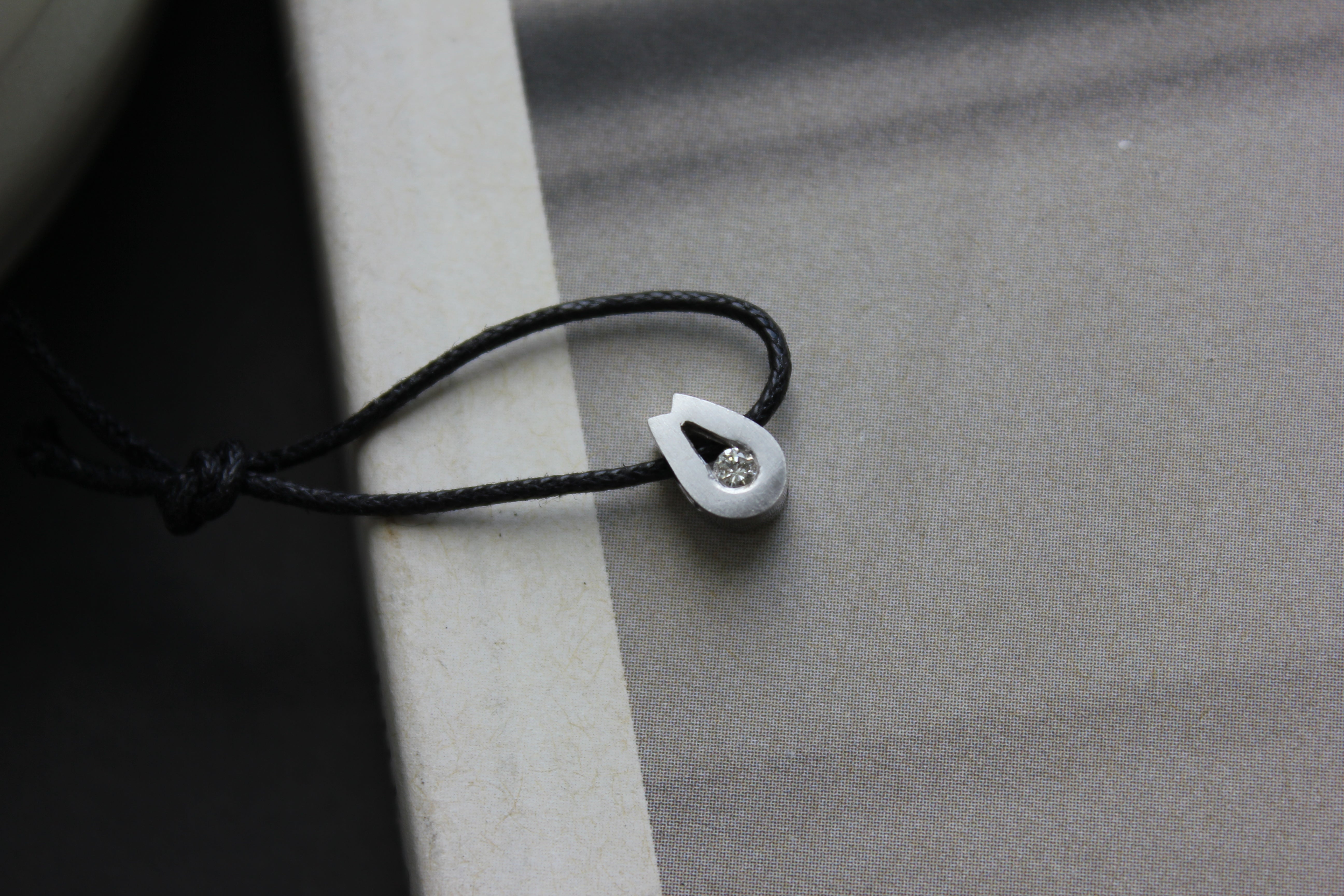 14K HVG VEDHÆNG M/BRILL – fra Dirks Jewellery | Dirks Jewellery