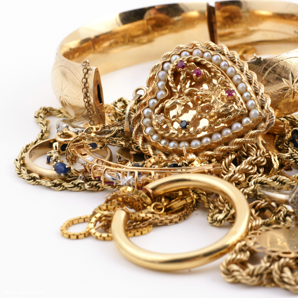 Guldsmykker-i-en-bunke – smykker fra Dirks Jewellery