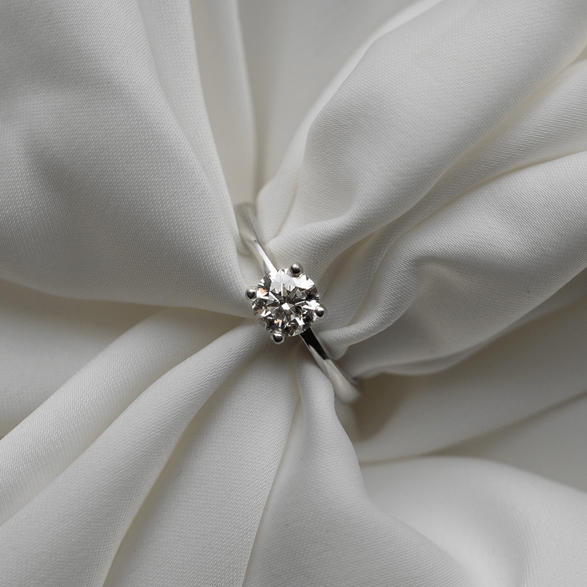 Heart Solitaire Ring 18K Hvidguld – Ægte håndværk fra Dirks Jewellery