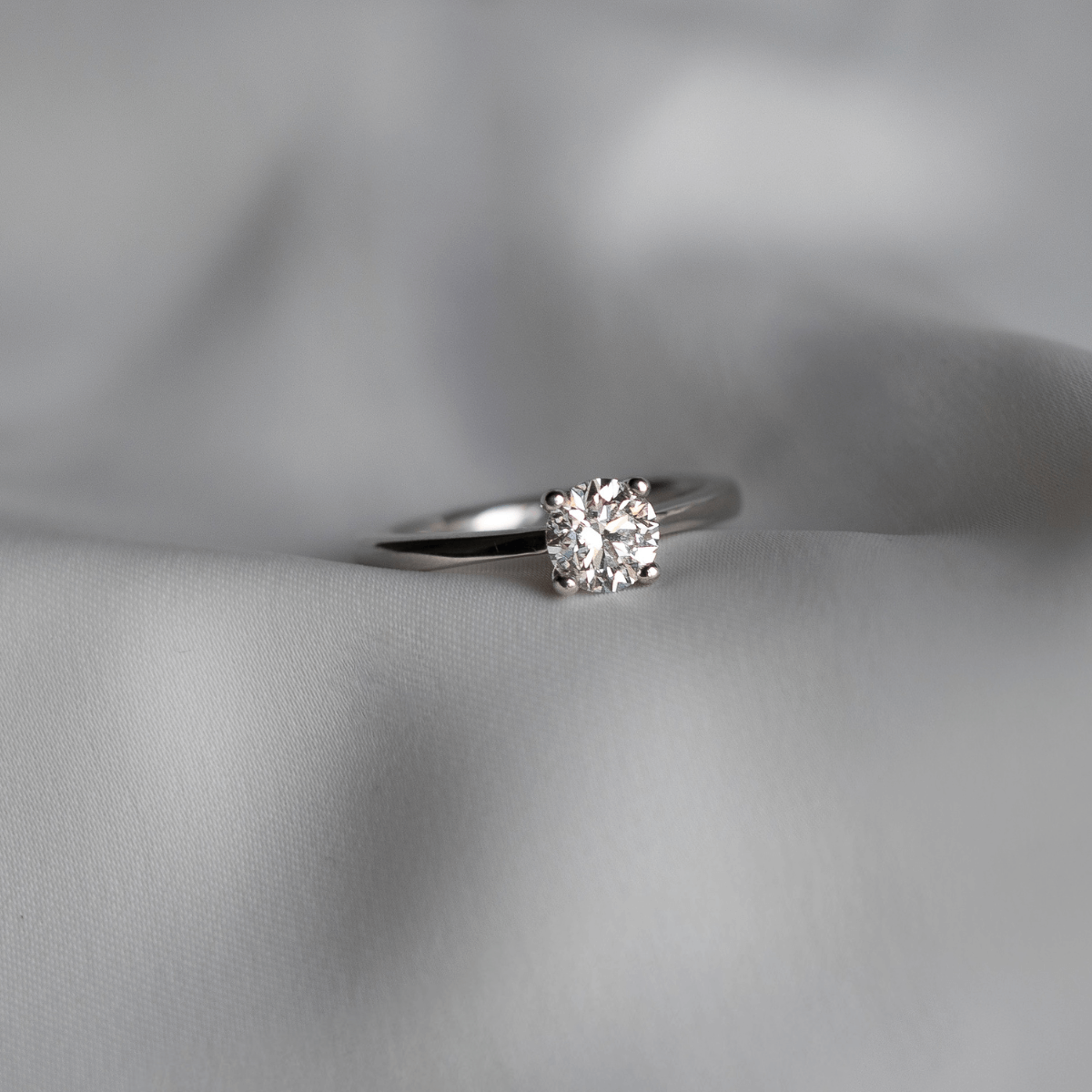 Heart Solitaire Ring 18K Hvidguld – Ægte håndværk fra Dirks Jewellery