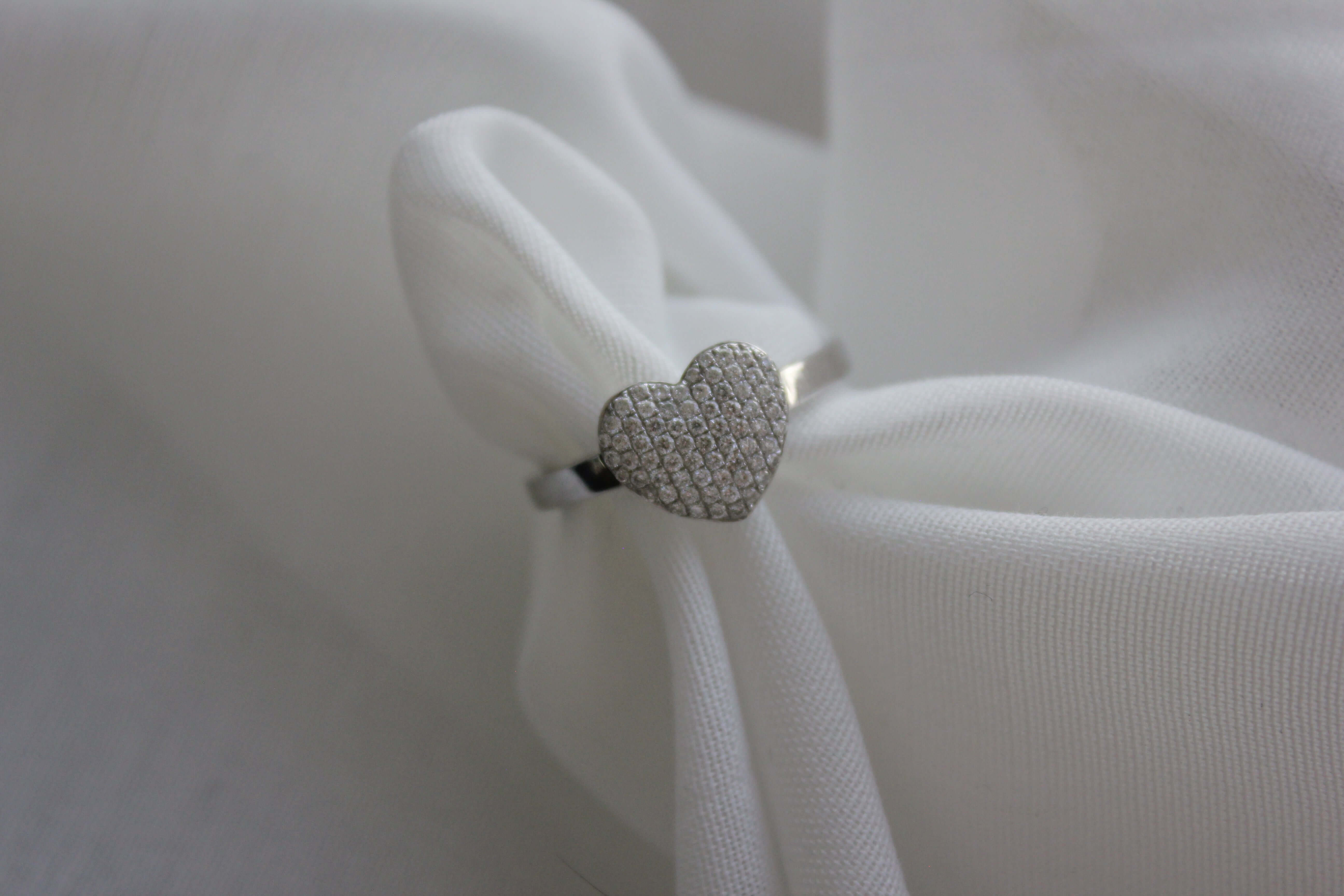 Ring Hjerte 18K Hvidguld – Ægte håndværk fra Dirks Jewellery