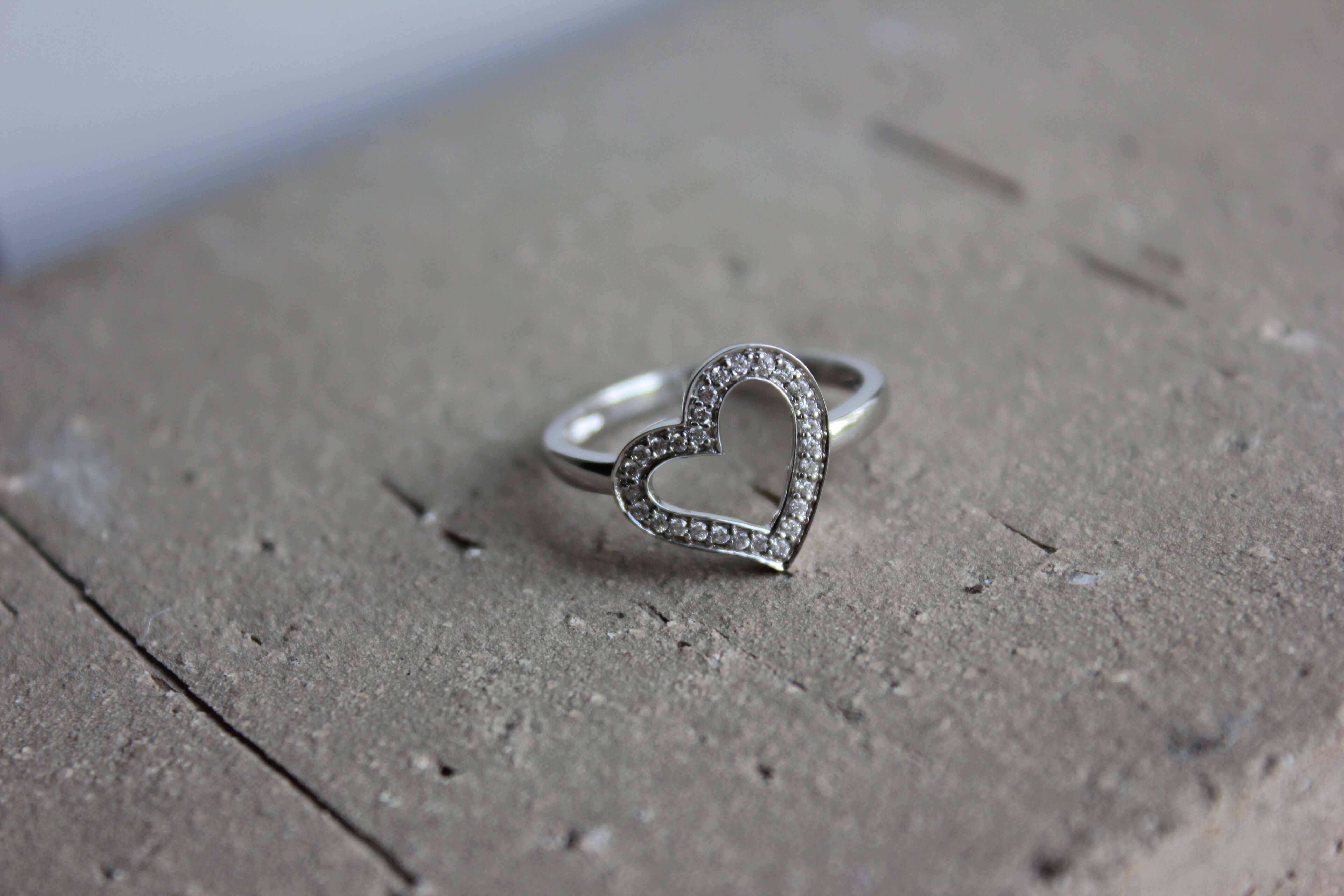 Hjertering 14K Hvidguld – Ægte håndværk fra Dirks Jewellery