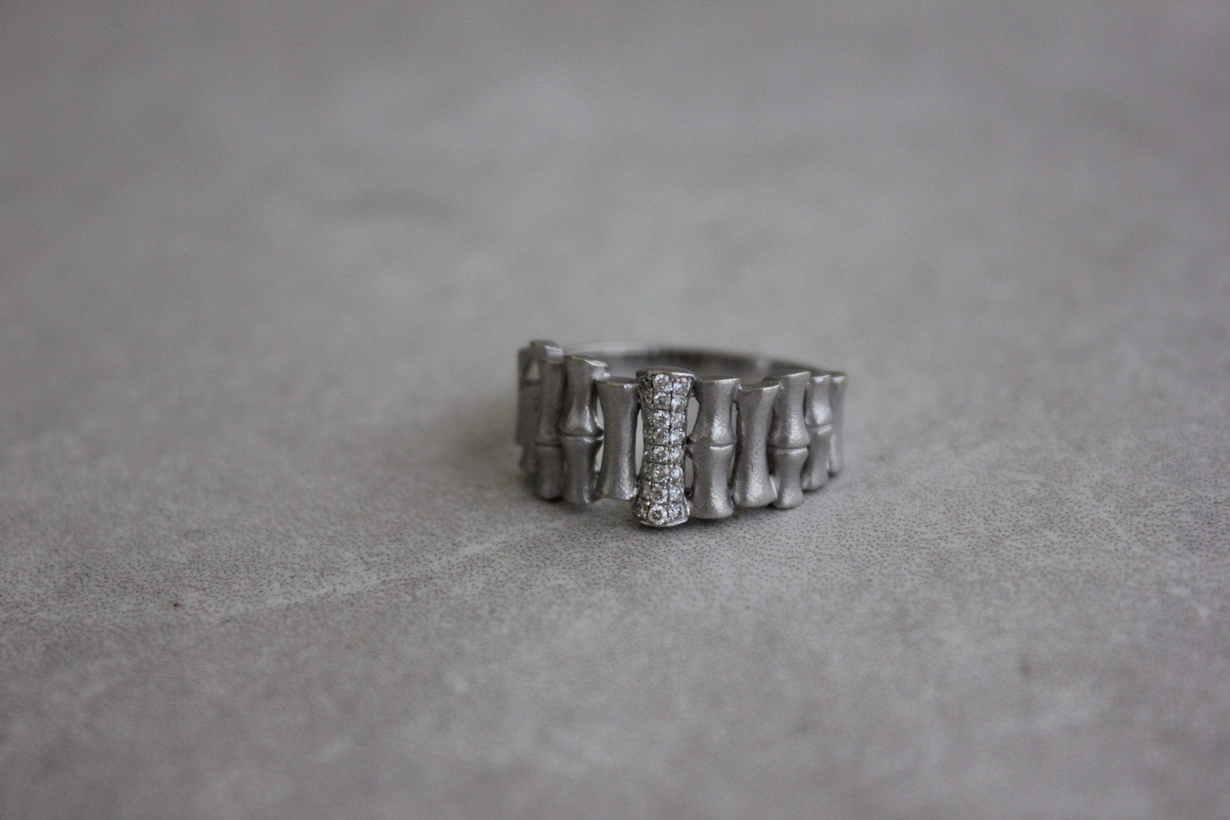 Bamboo ring,18K hvg – fra Dirks Jewellery | Dirks Jewellery