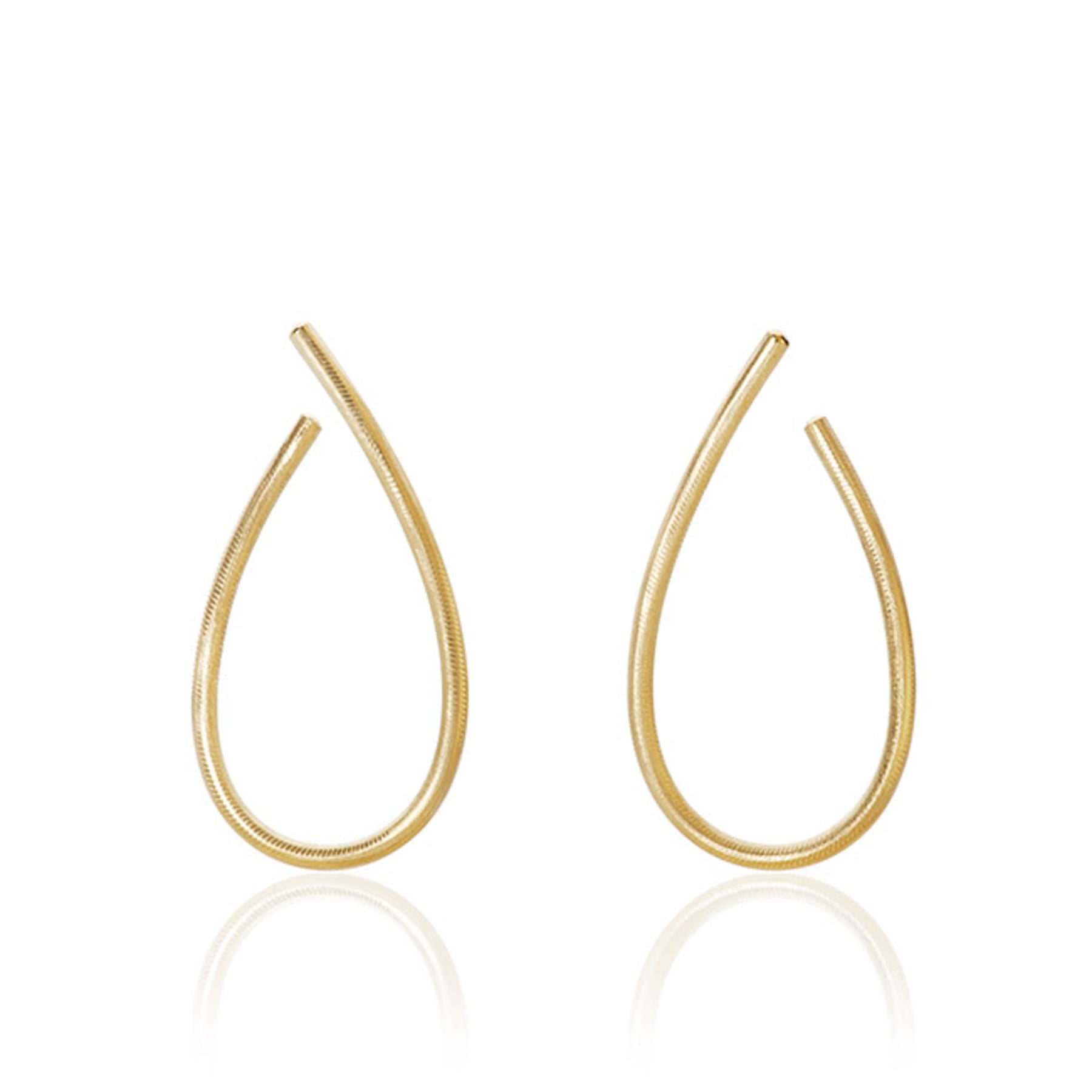 Kharisma øreringe, stor 18K guld – Hoop Earrings fra Dulong | Dirks Jewellery