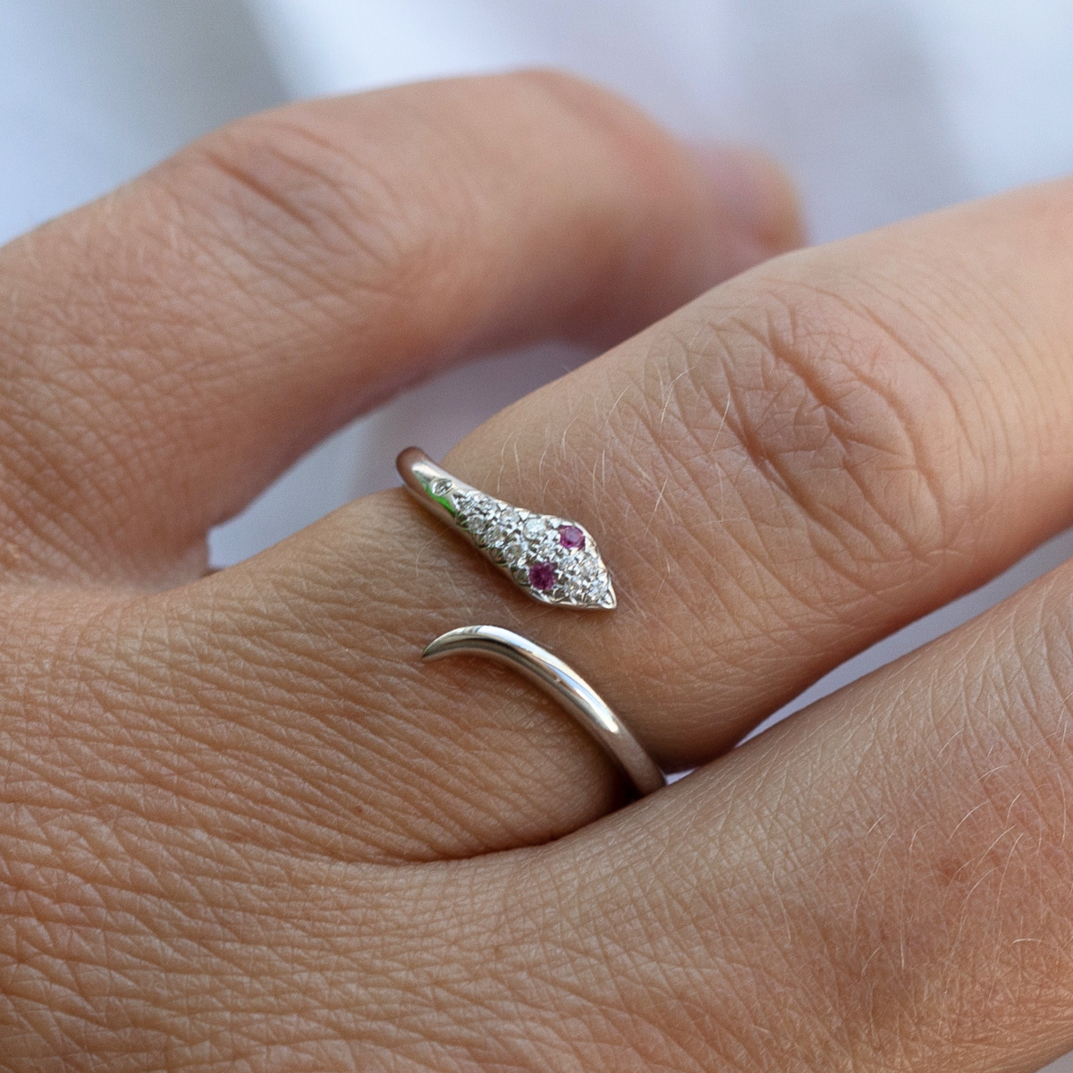 Life, 14K hvidguldsring m. safir og brillanter – fra Dirks Jewellery | Dirks Jewellery