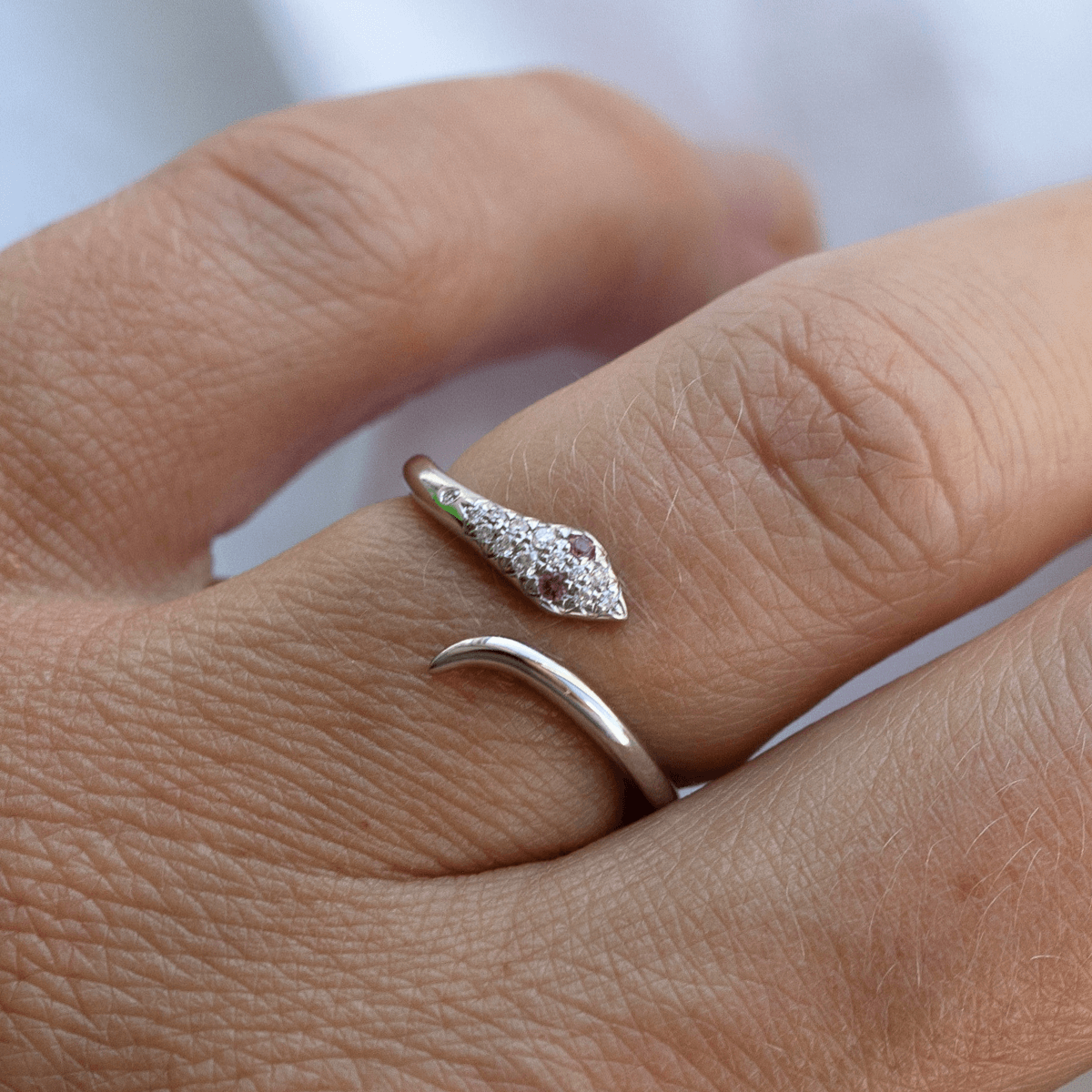 Life, 14K hvidguldsring m. safir og brillanter – Ægte håndværk fra Dirks Jewellery