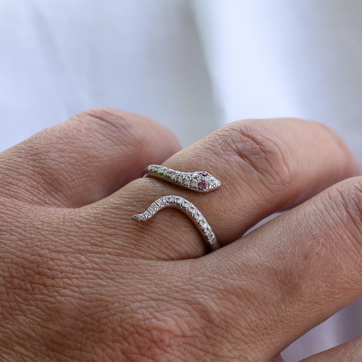 Life, 14K hvidguldsring m. safir og brillanter – fra Dirks Jewellery | Dirks Jewellery