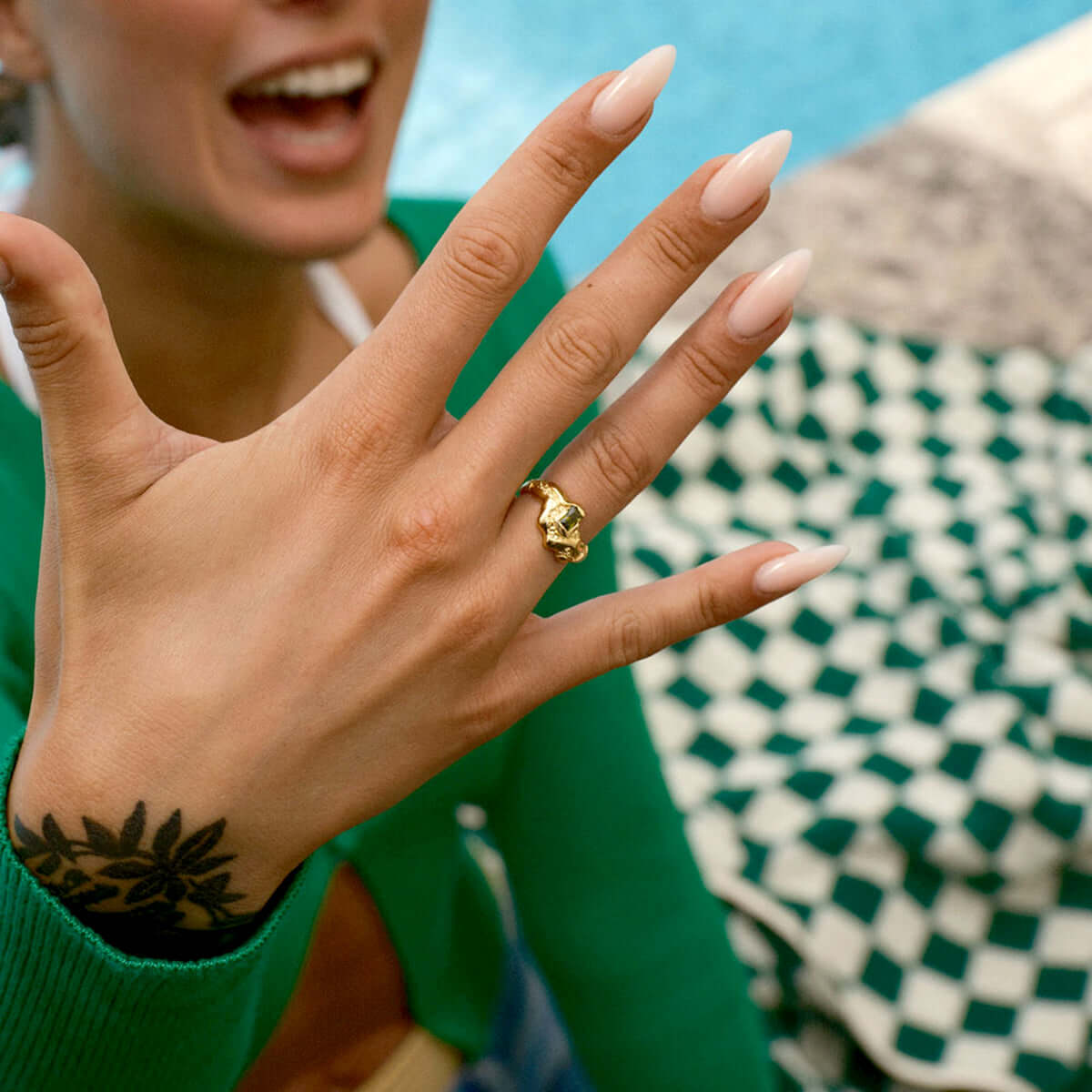 Mellem Contrast Ring Forgyldt Sølv – Ægte håndværk fra Dirks Jewellery