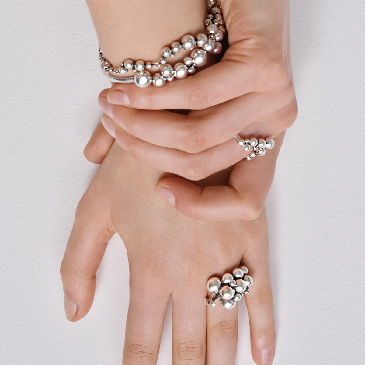 Grape, closed bangle, sølv – fra Georg Jensen | Dirks Jewellery