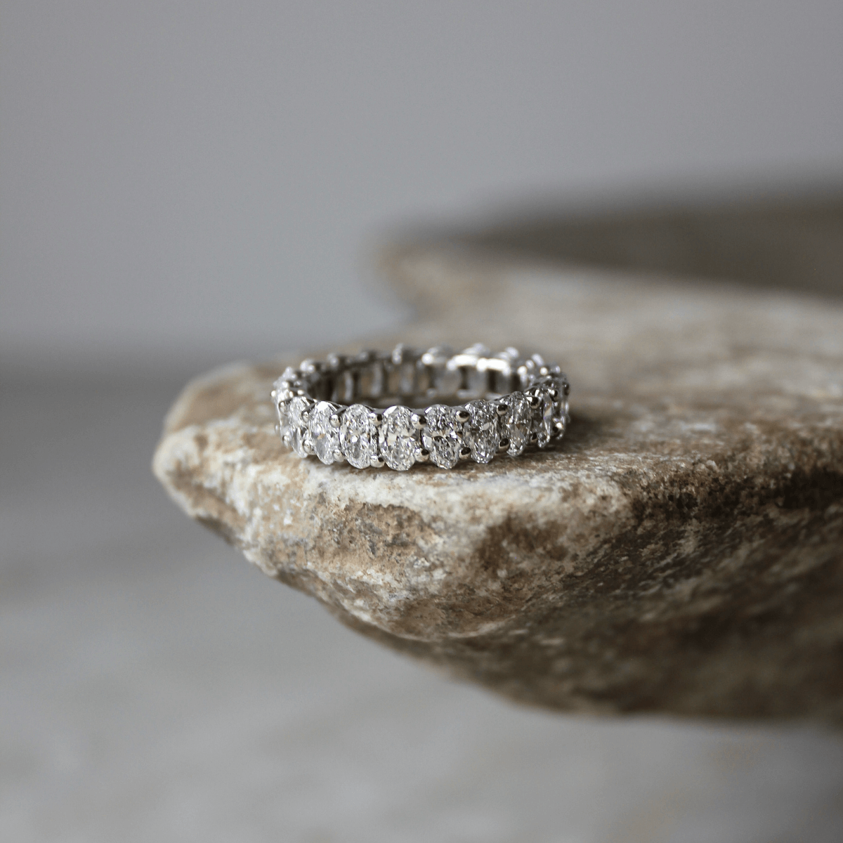 Oval, Ring 14K hvidguld m. LAB GROWN ovale diamanter – Ægte håndværk fra Dirks Jewellery