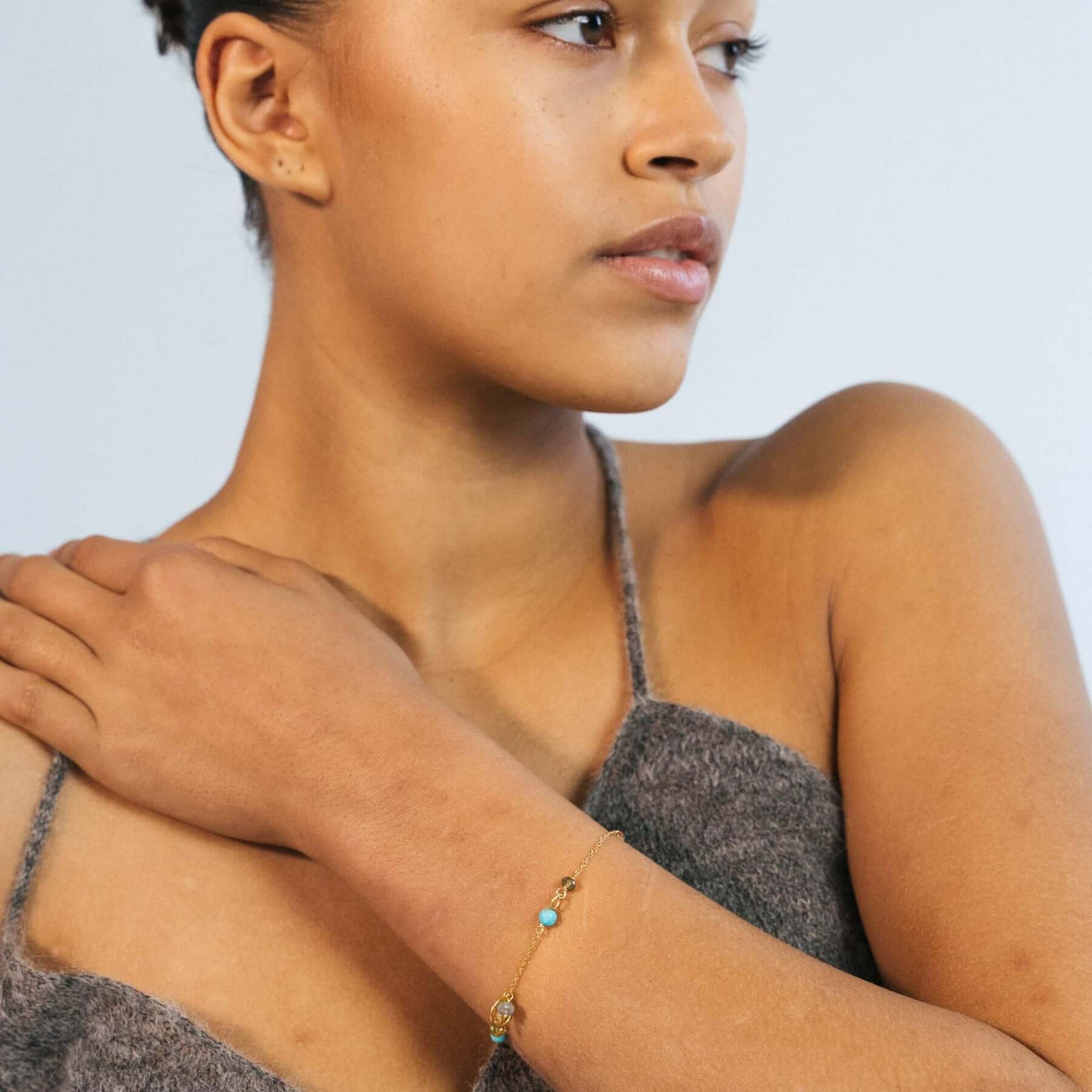 Piccolo Sunlight armbånd, 18K guld – Ægte håndværk fra Dirks Jewellery