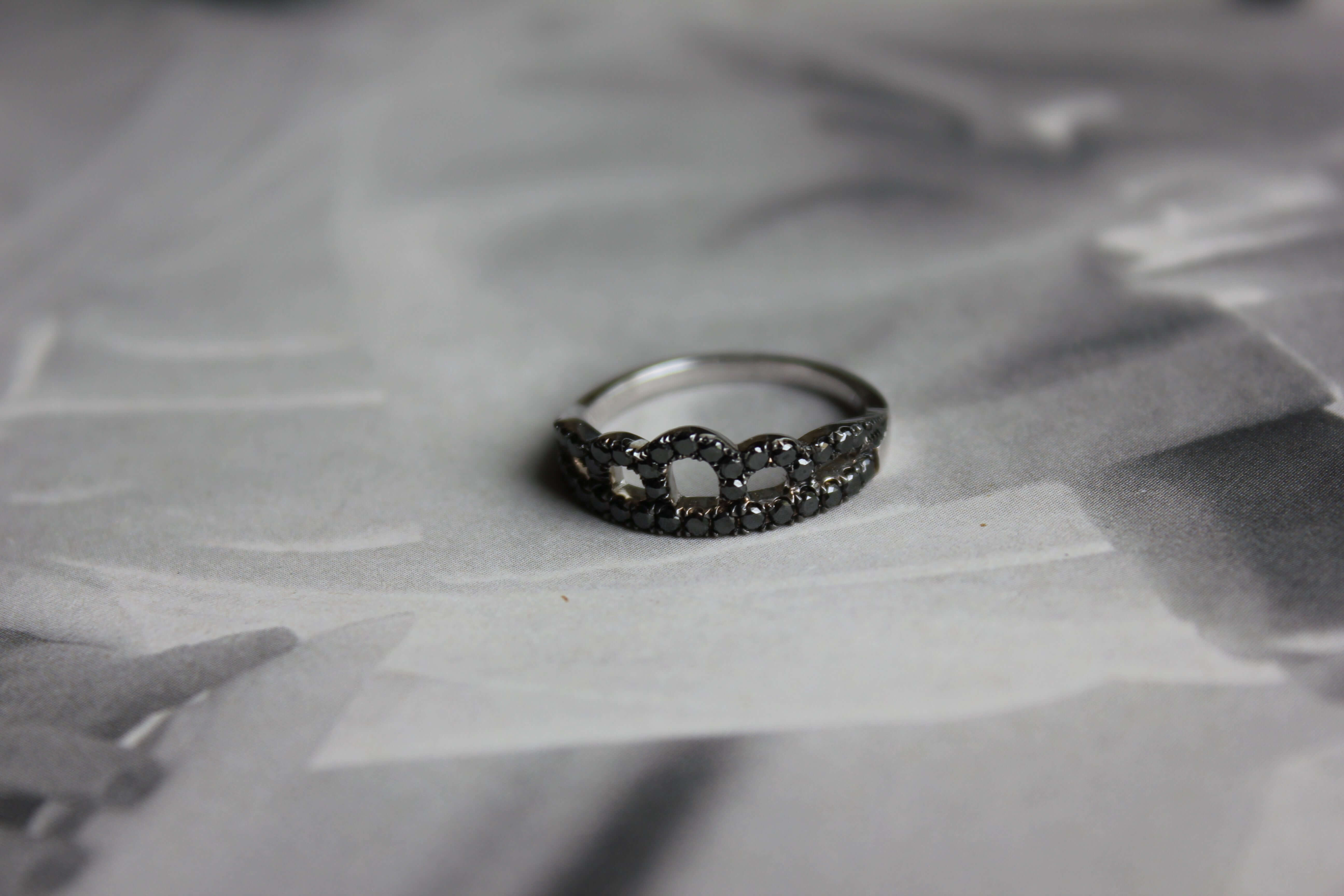 Queen 14K Hvidguld – Ægte håndværk fra Dirks Jewellery