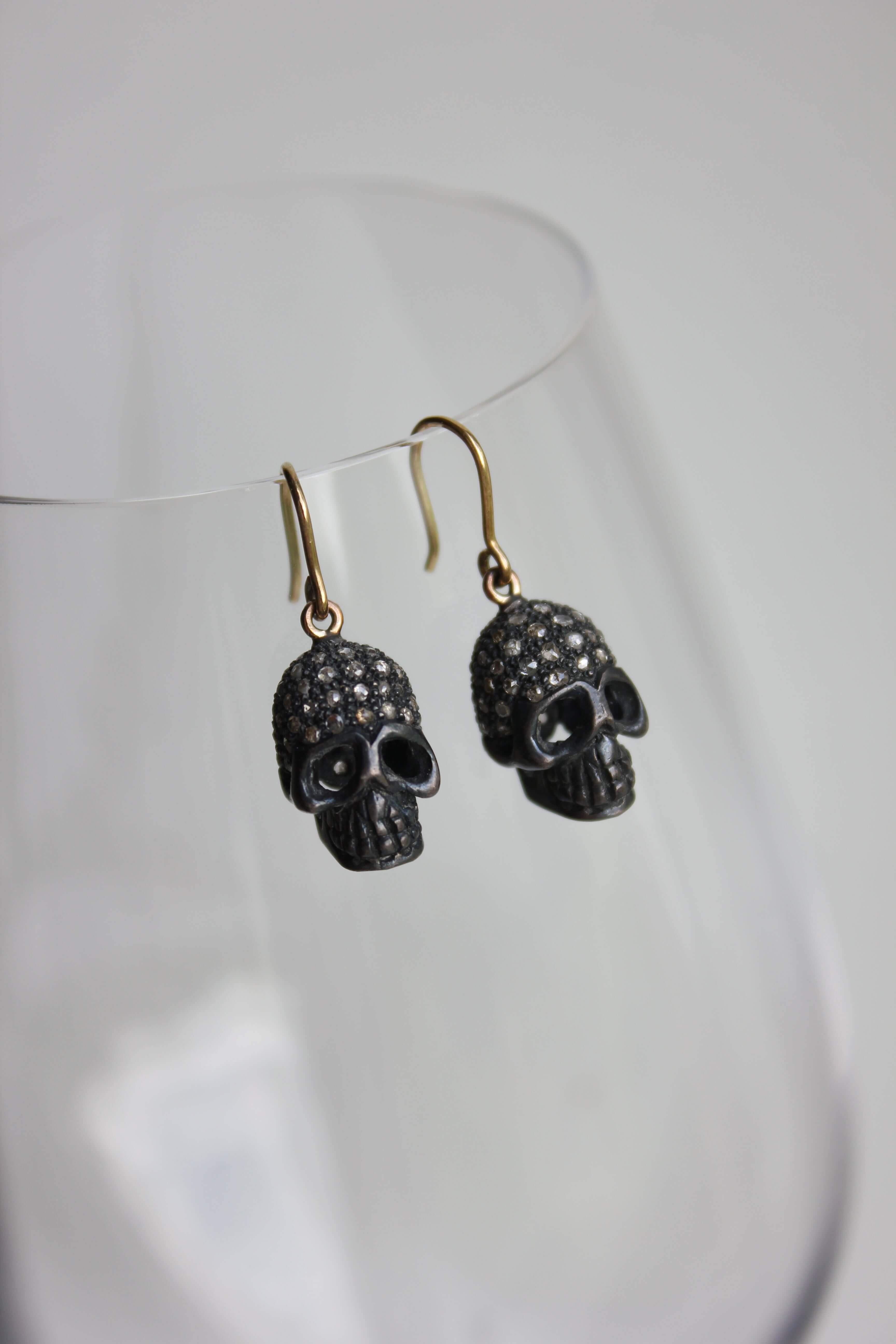 Skull Diamond Earrings – Ægte håndværk fra Dirks Jewellery