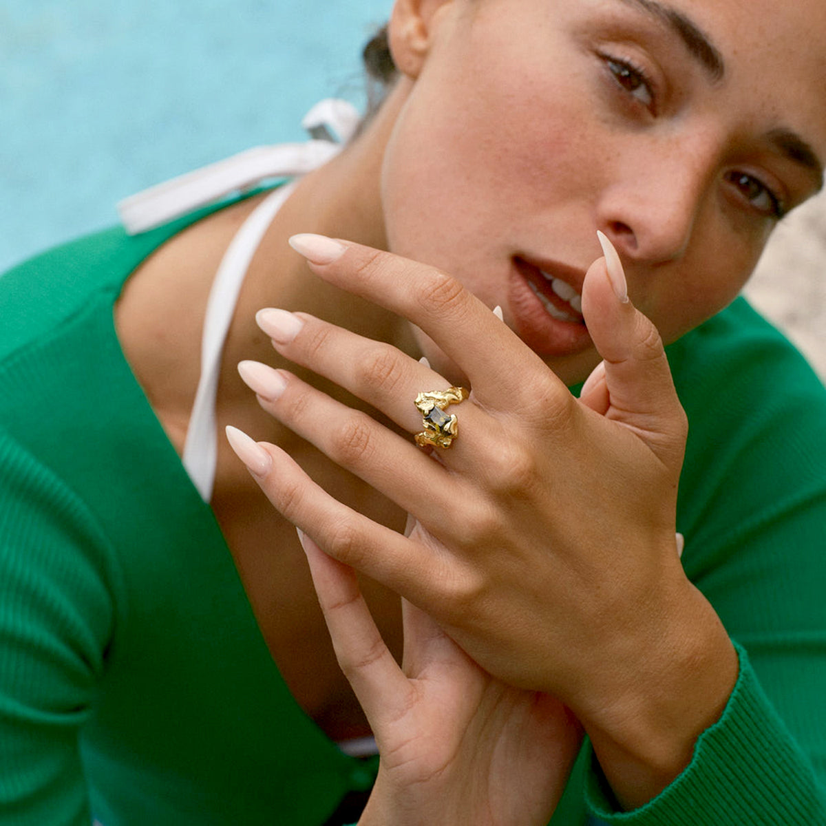 Store Contrast Ring Forgyldt Sølv – fra Camille Brinch | Dirks Jewellery