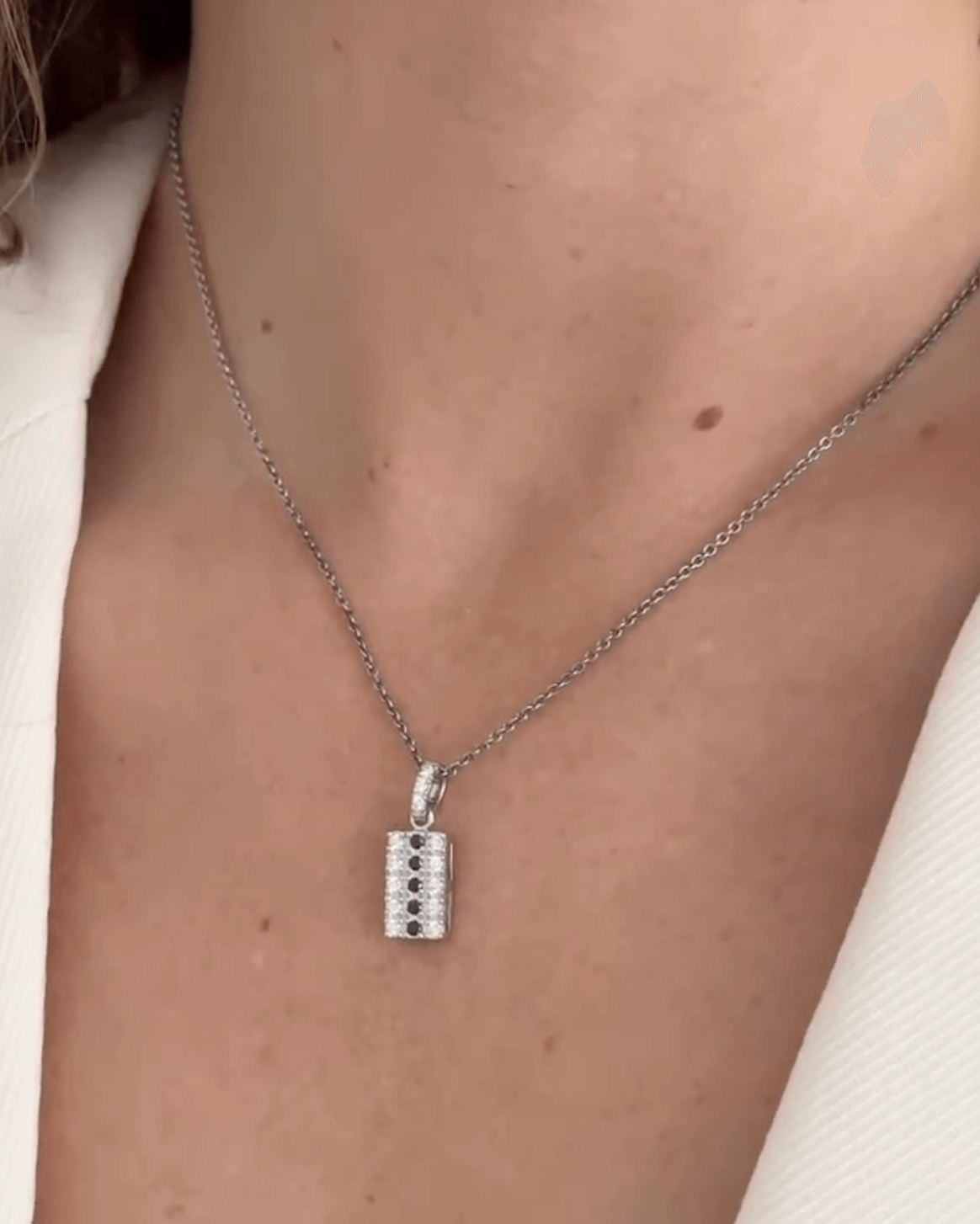 Vedhæng 18K Hvidguld – Ægte håndværk fra Dirks Jewellery