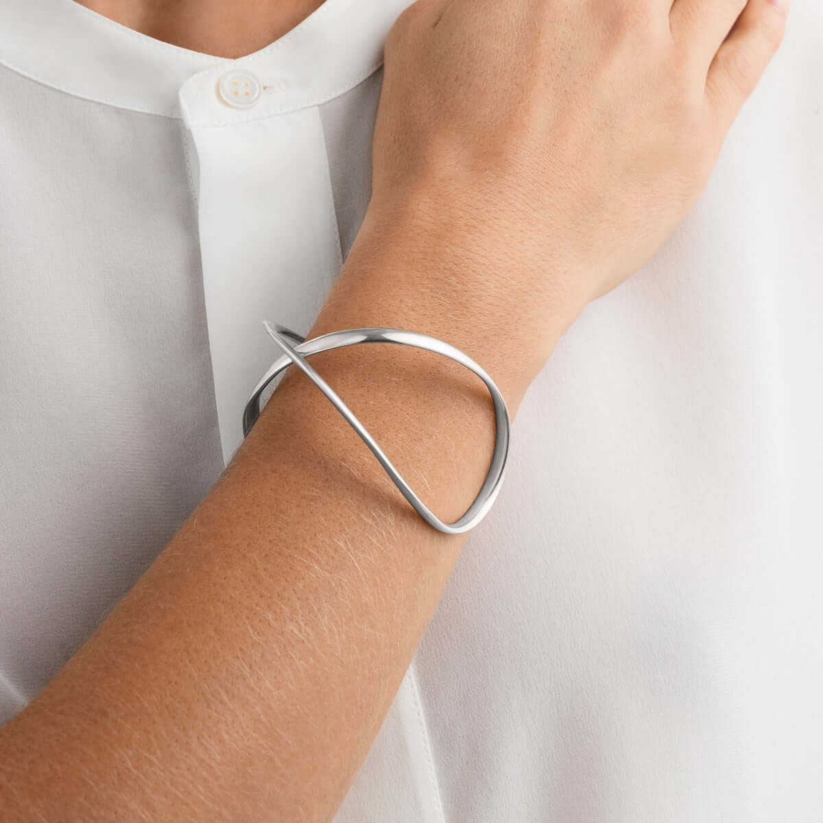 infinity armring 452a sølv – Ægte håndværk fra Dirks Jewellery