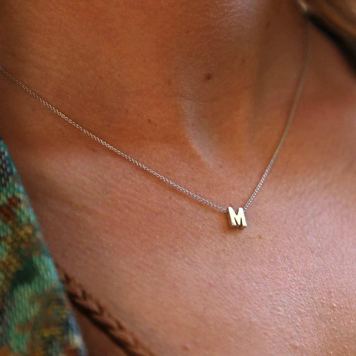 Letter halskæde, sølv – fra Mesh | Dirks Jewellery