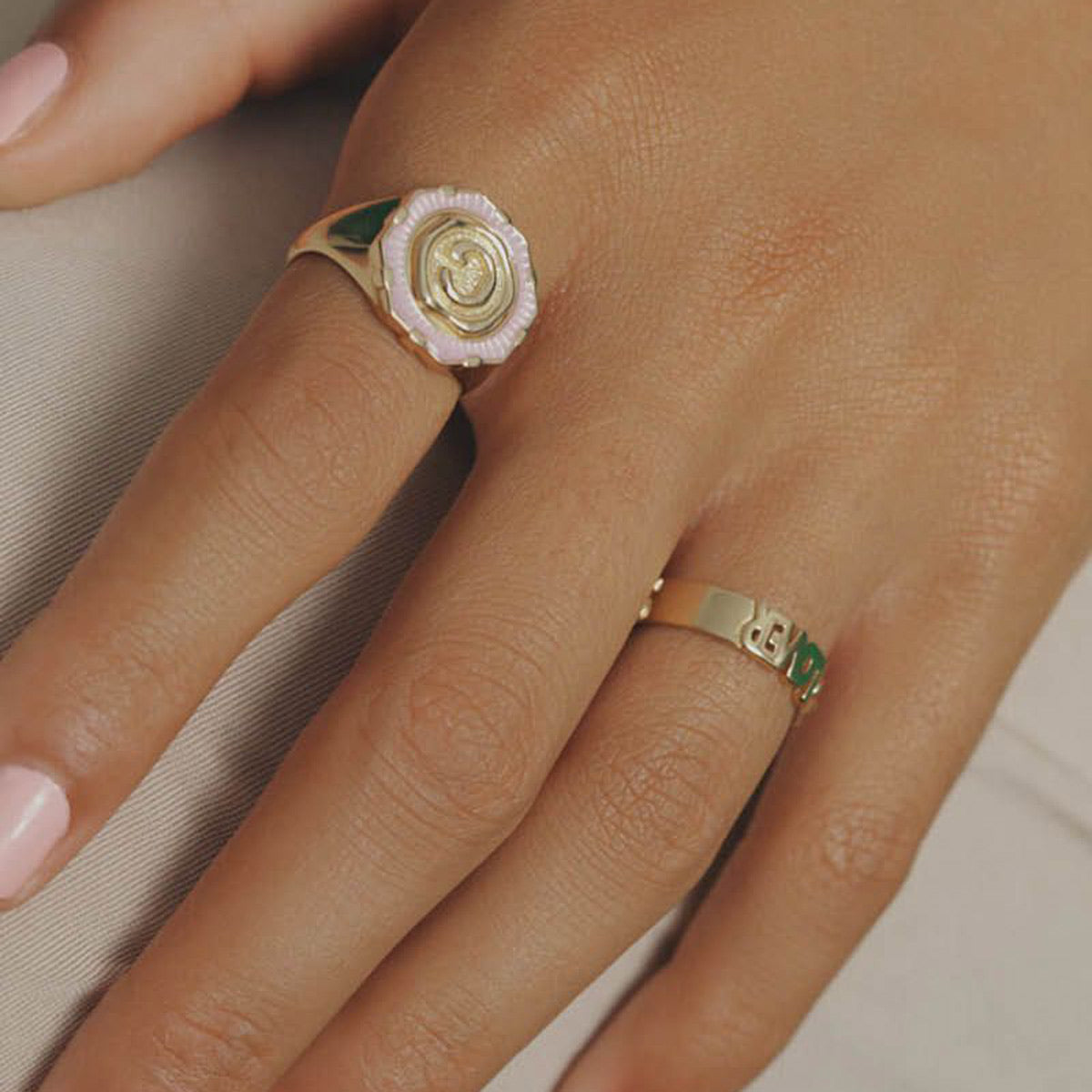 Lovers Ring Forgyldt Sølv – fra Maria Black | Dirks Jewellery