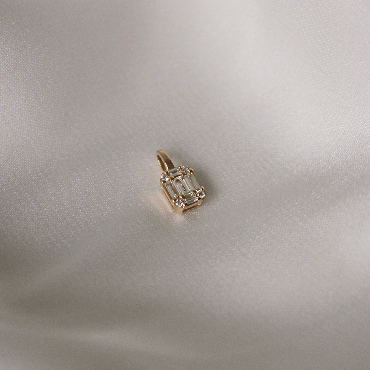 Minerva, 14K vedhæng m. diamanter – fra Dirks Jewellery | Dirks Jewellery