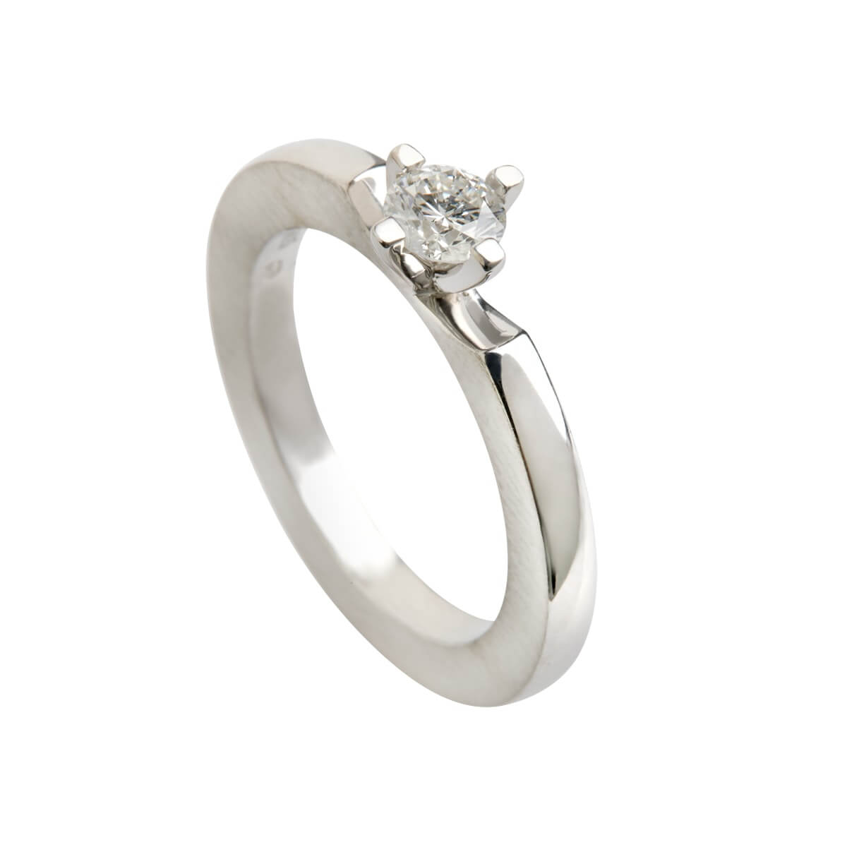 Cushion, 14K hvidguld m. brill – Ægte håndværk fra Dirks Jewellery