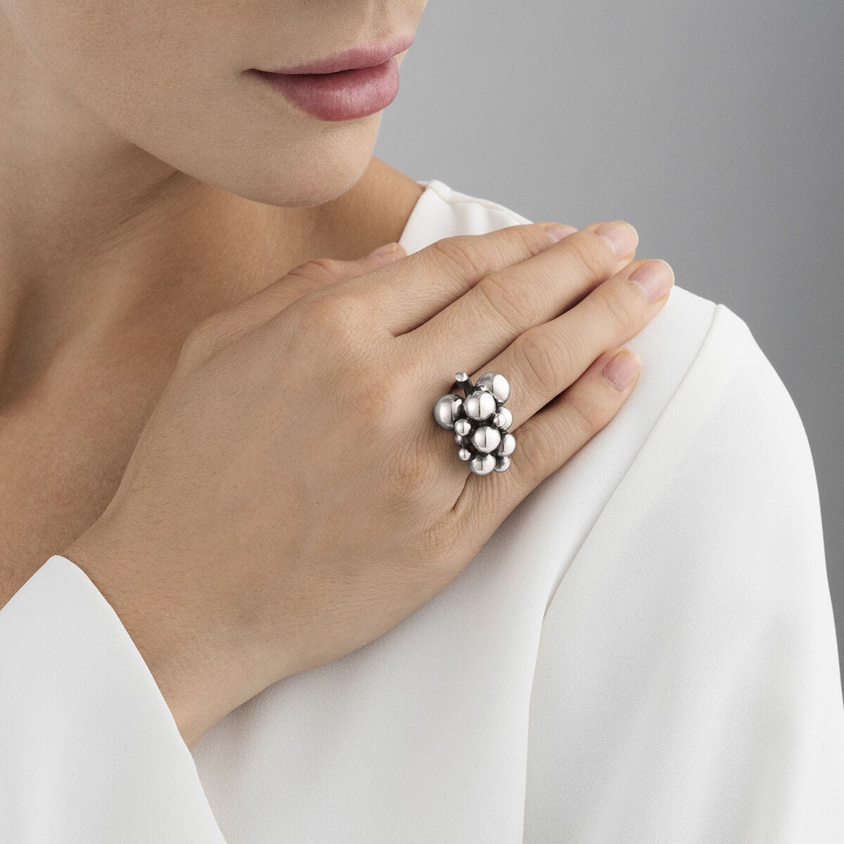 Moonlight grape ring,medium – fra Georg Jensen | Dirks Jewellery