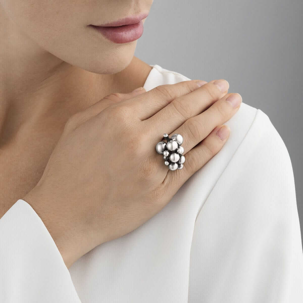 Moonlight grape ring,medium – Ægte håndværk fra Dirks Jewellery