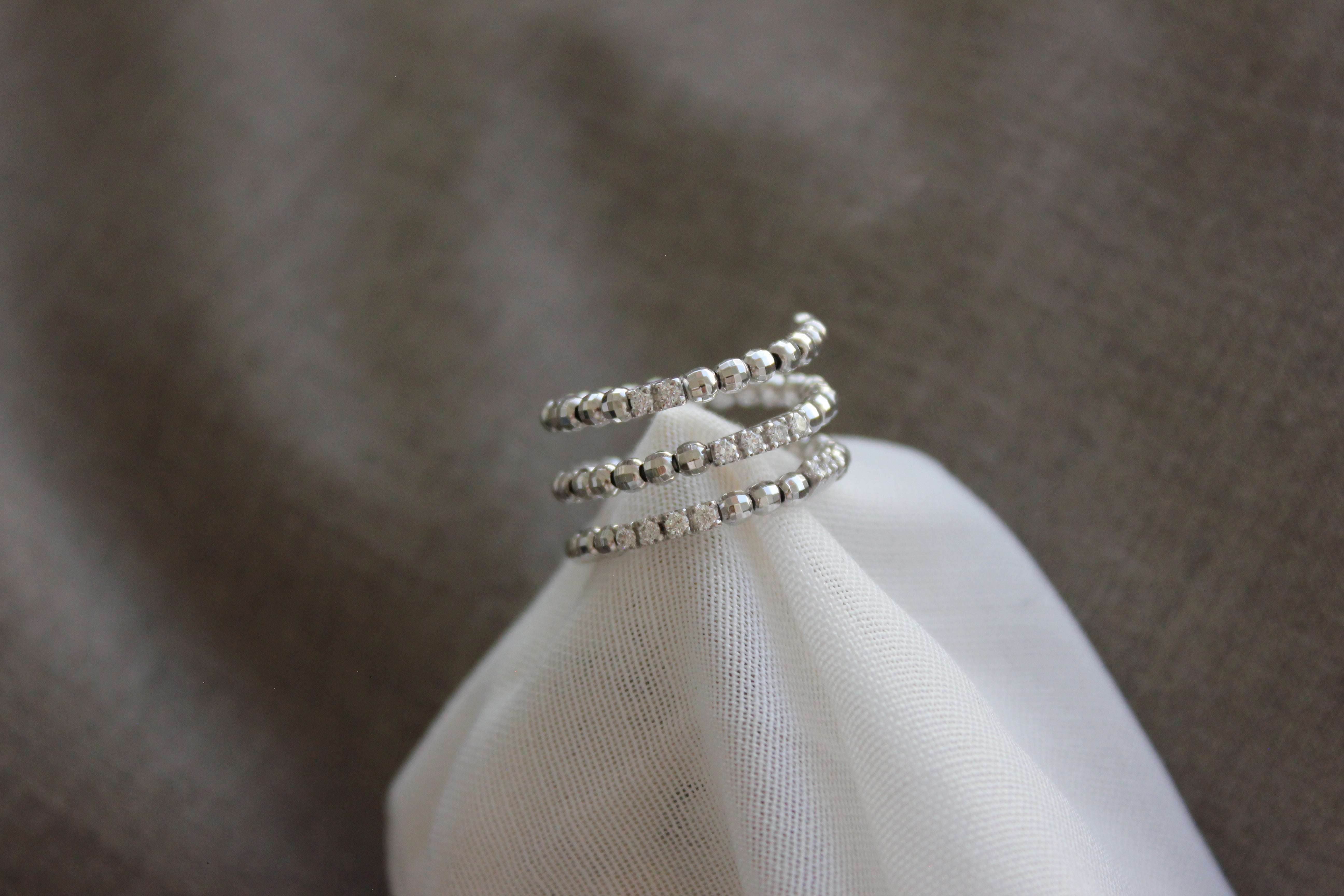 Spiral, 18K ring, hvidguld – fra Dirks Jewellery | Dirks Jewellery