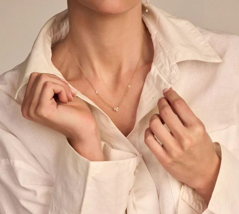 Alma, forg. sølvkæde m. synt. zirk. + ferskvandsperler – fra Spirit Icons | Dirks Jewellery