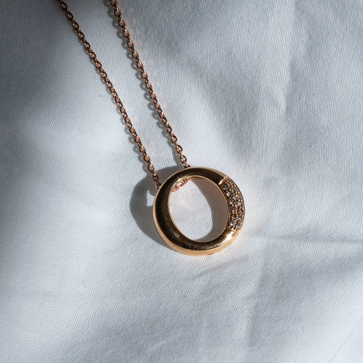 Vedh. 18K pg m. brune brill – fra Dirks Jewellery | Dirks Jewellery