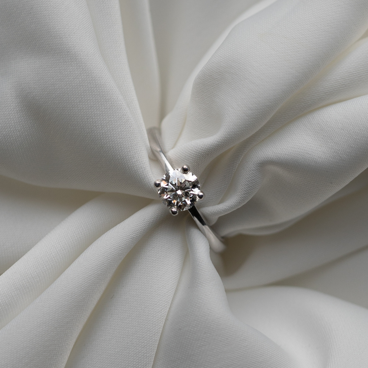 Heart solitaire ring 18K hvidguld