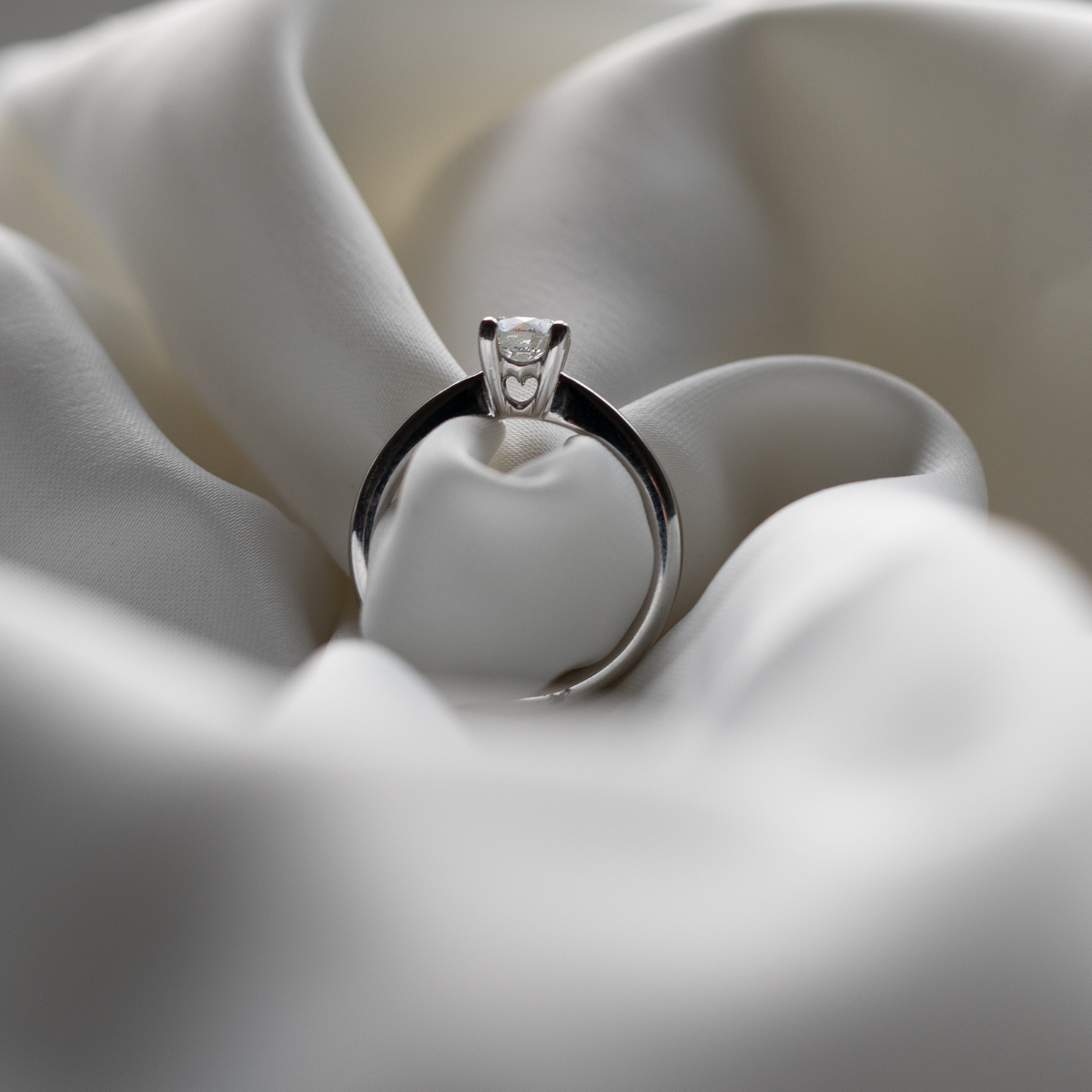 Heart solitaire ring 18K guld