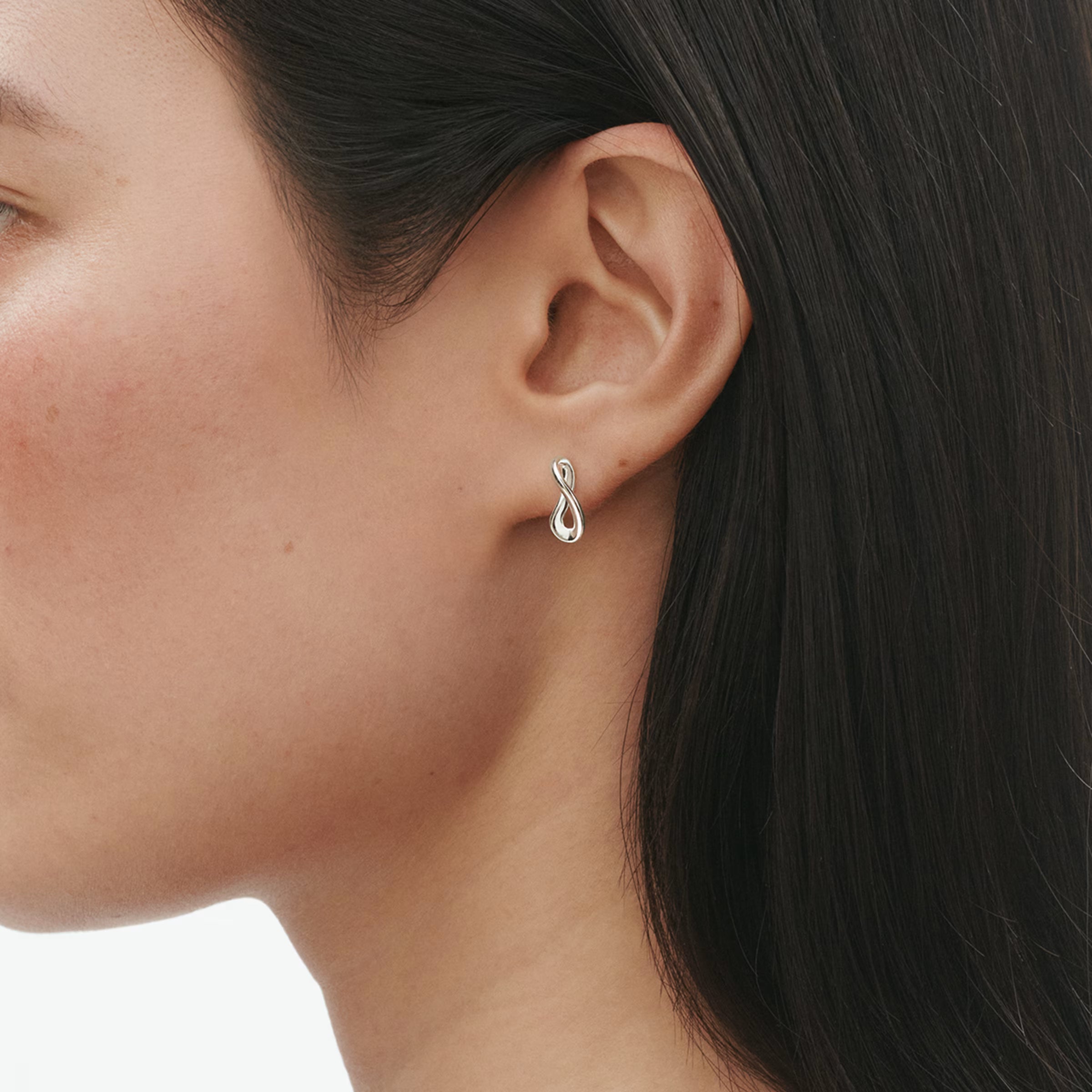 Infinity, sølvørespyd lille – fra Georg Jensen | Dirks Jewellery