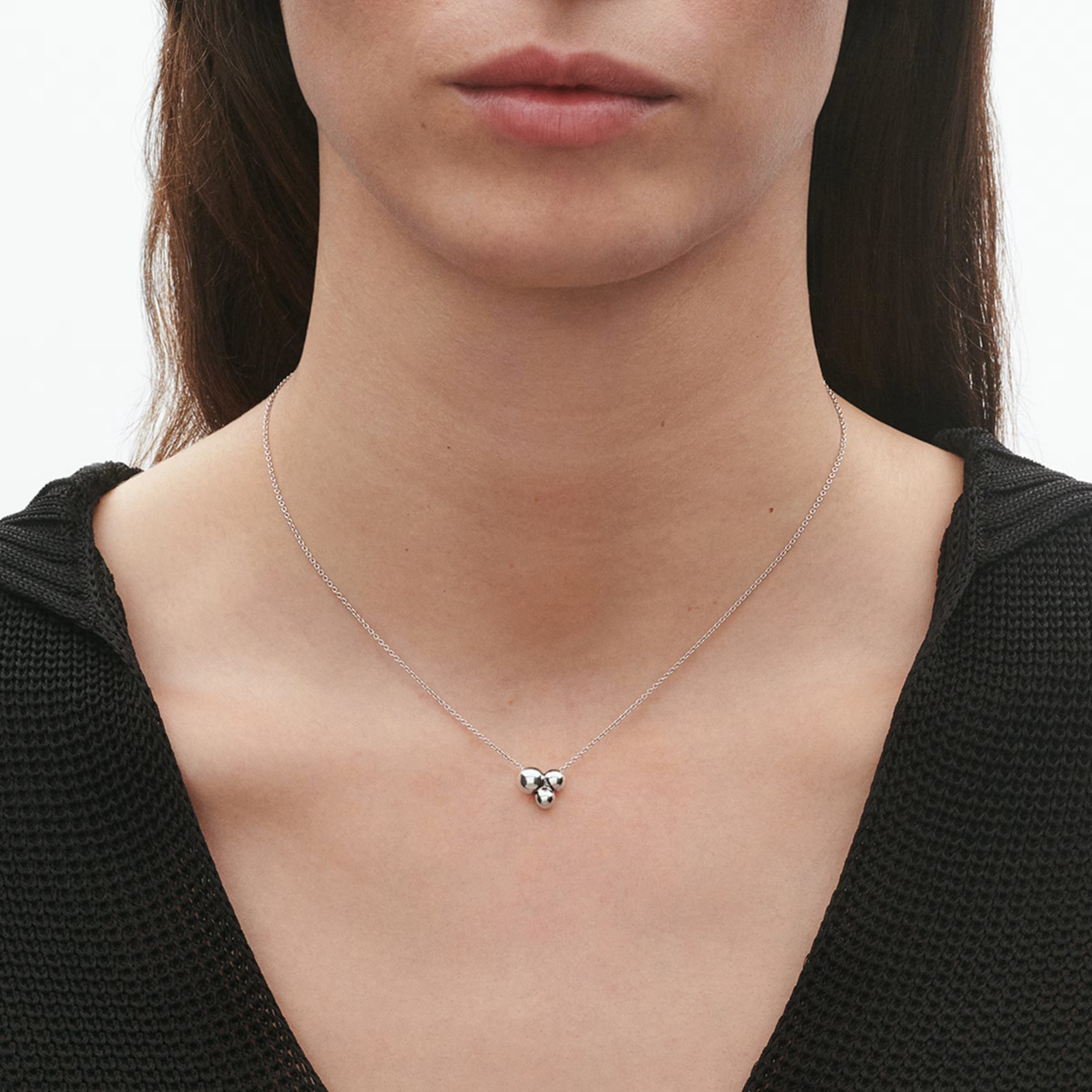 Grape vedhæng, sølv. – fra Georg Jensen | Dirks Jewellery