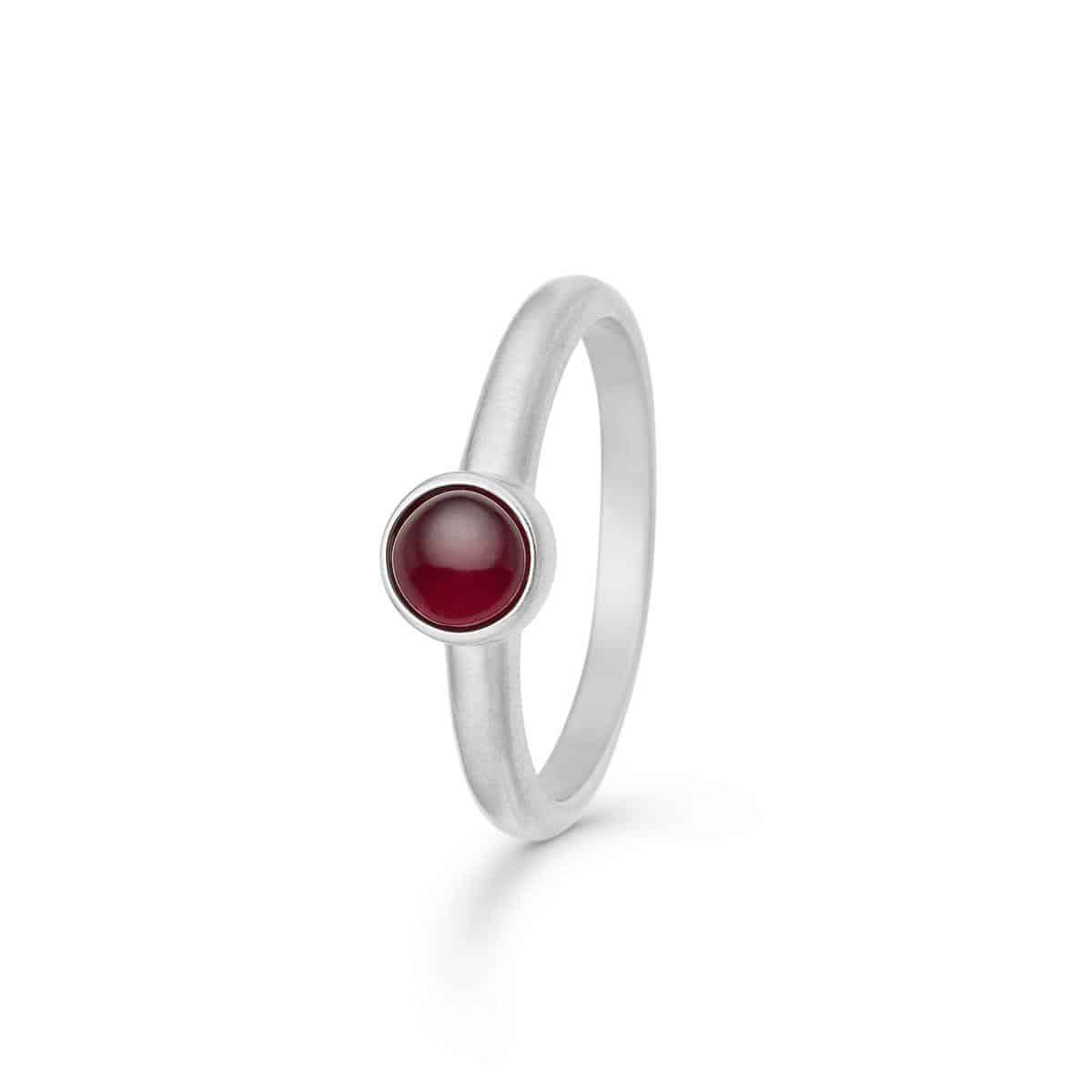 Cabochon ring,m. rubin sølv – fra Mads.Z | Dirks Jewellery